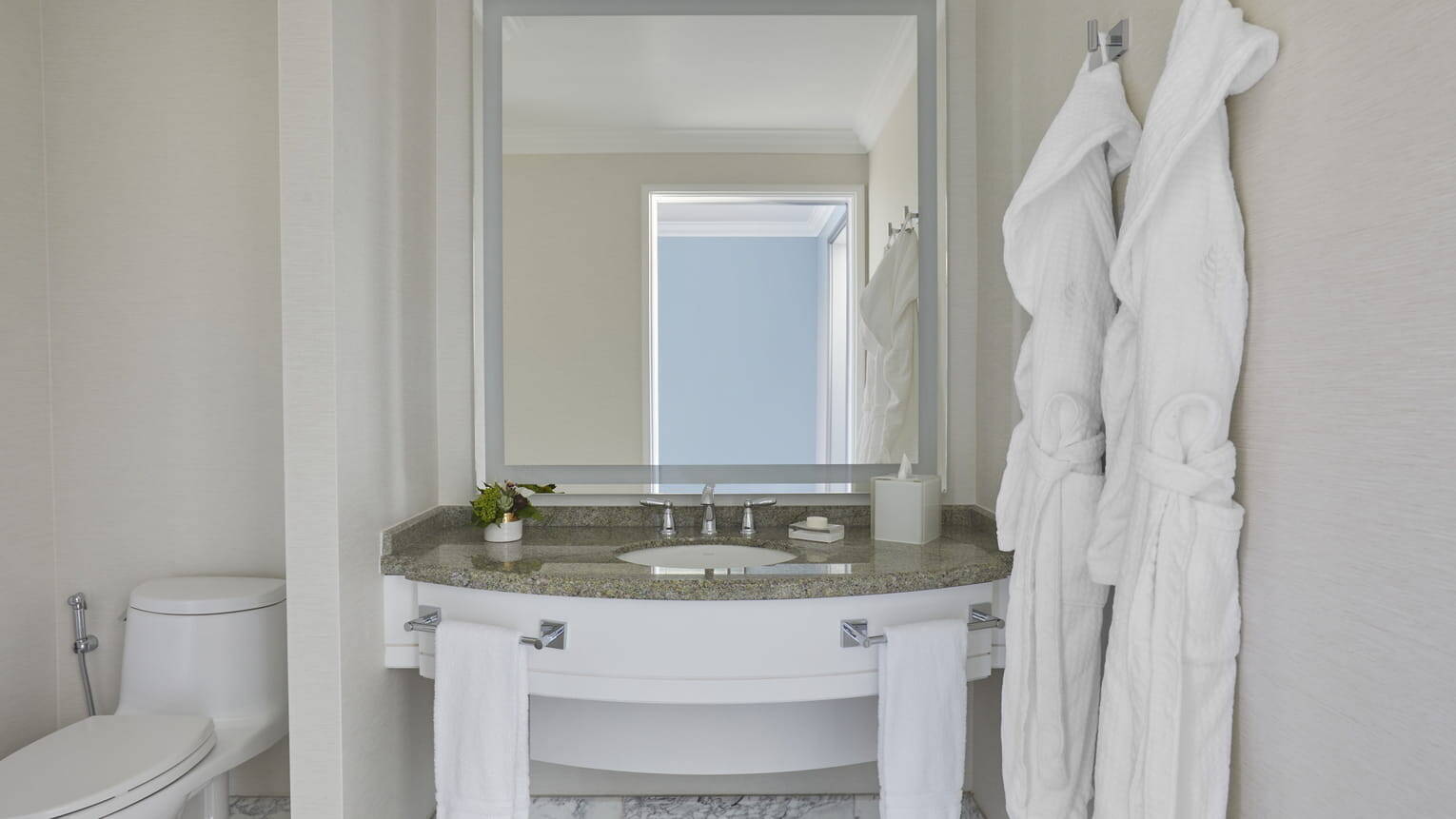 Accessible One-Bedroom Beverly Suite King