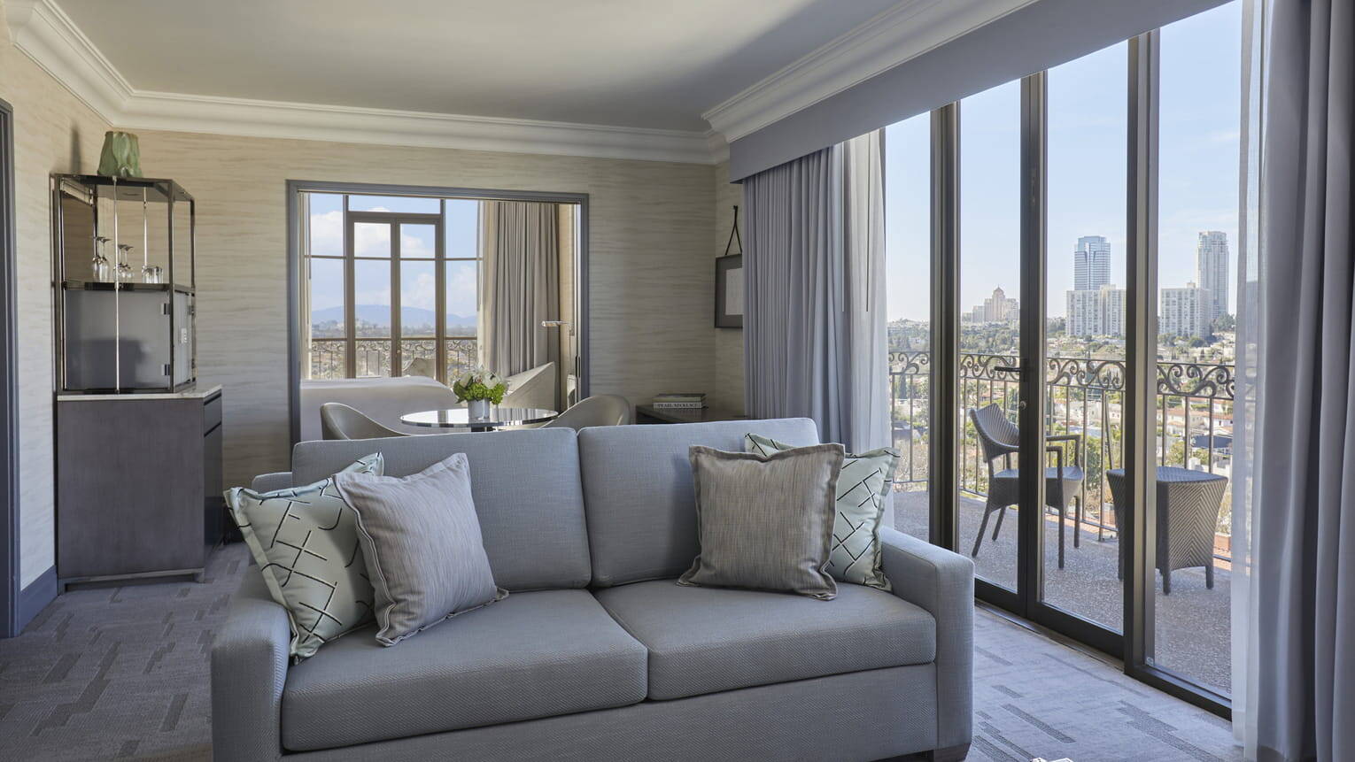 Accessible One-Bedroom Beverly Suite King
