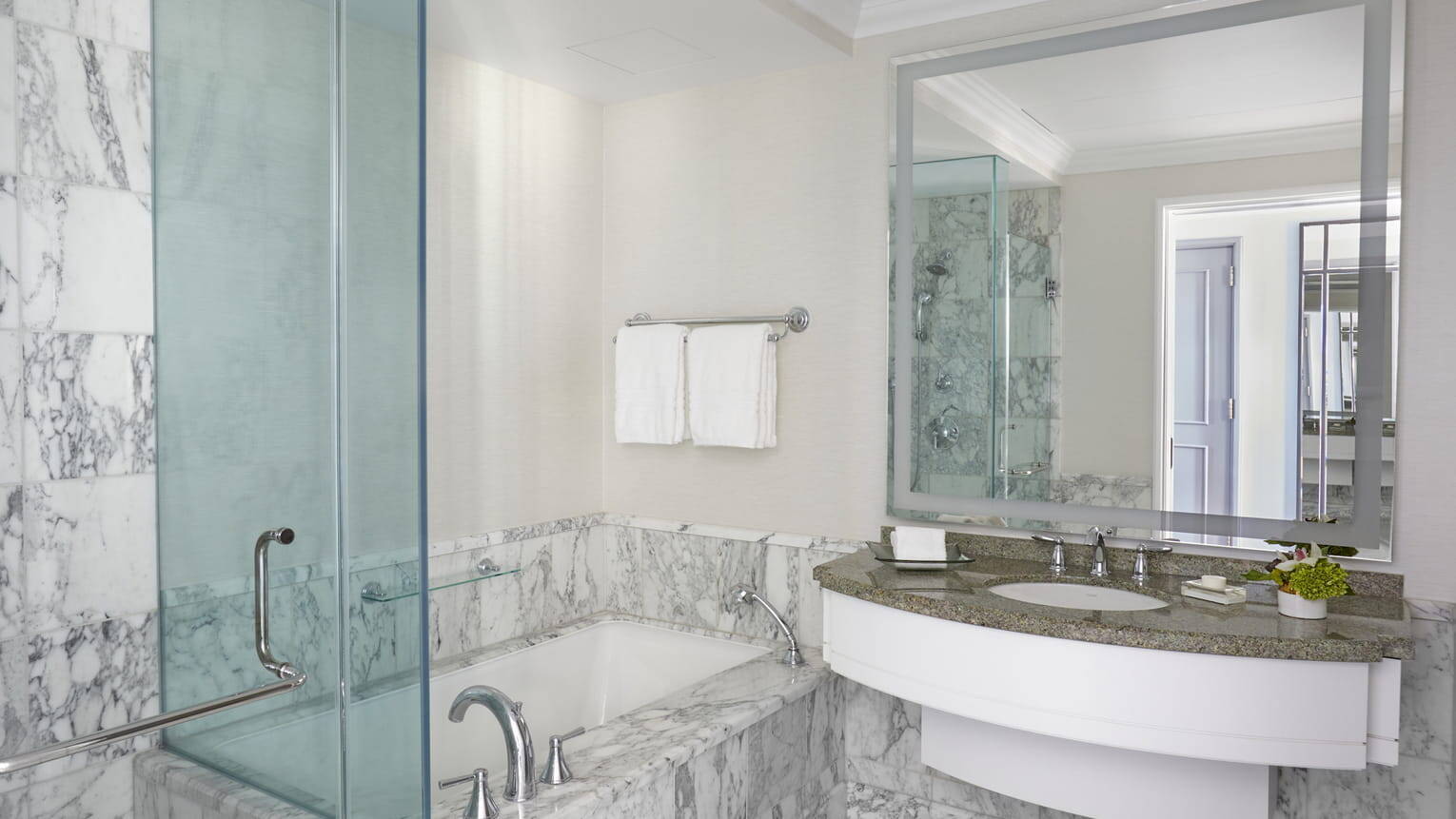 One-Bedroom Beverly Suite King