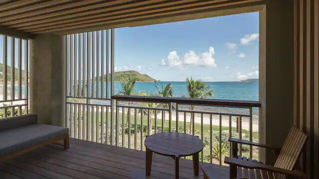 KING BED BEACHFRONT