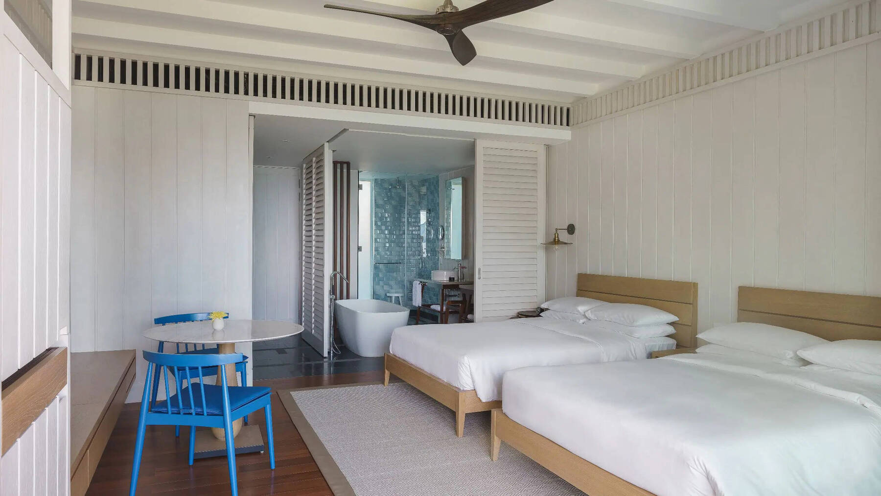 TWO QUEEN BEDS BEACHFRONT