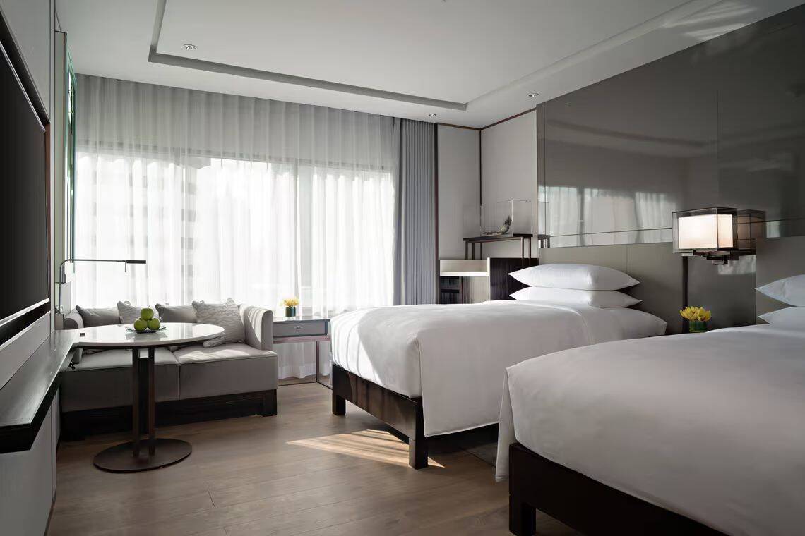 GUEST ROOM CITY VIEW TWO TWINS