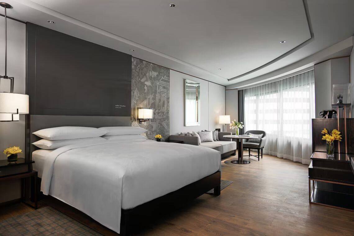 Larger Guest Room King City View Corner Room