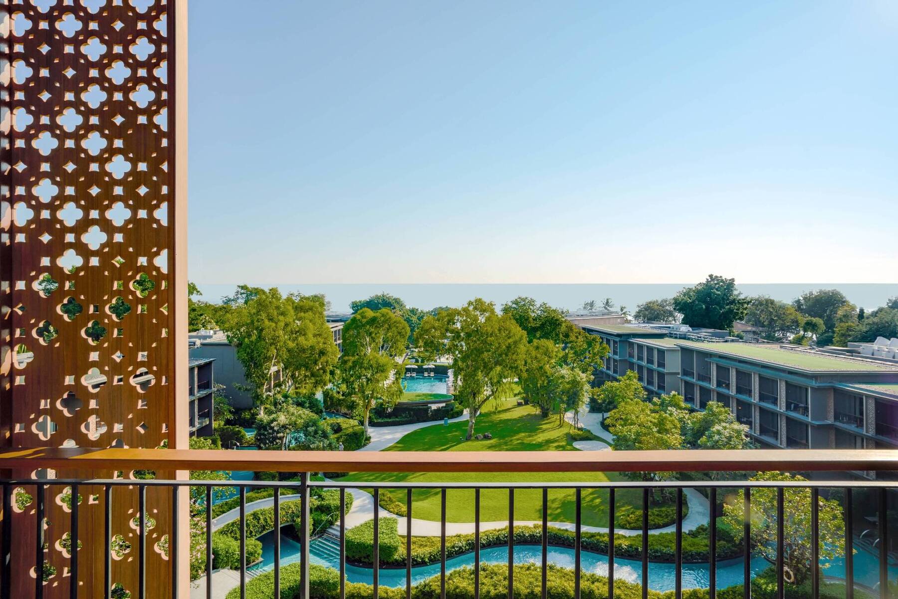 KING SEA VIEW ROOM