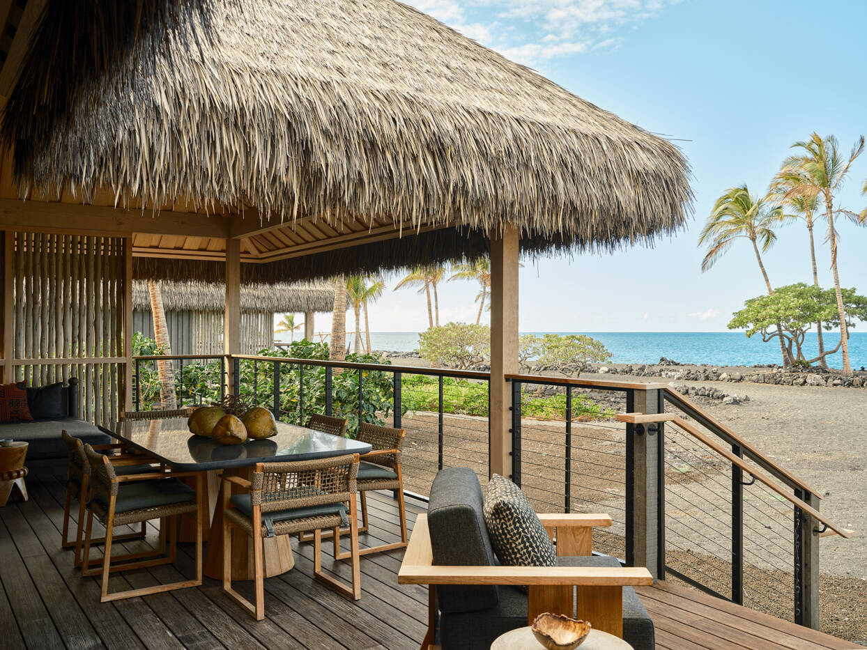 OCEAN FRONT ONE BEDROOM SUITE KAUHALE