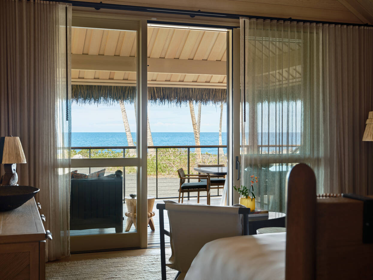 OCEAN FRONT TWO BEDROOM SUITE KAUHALE