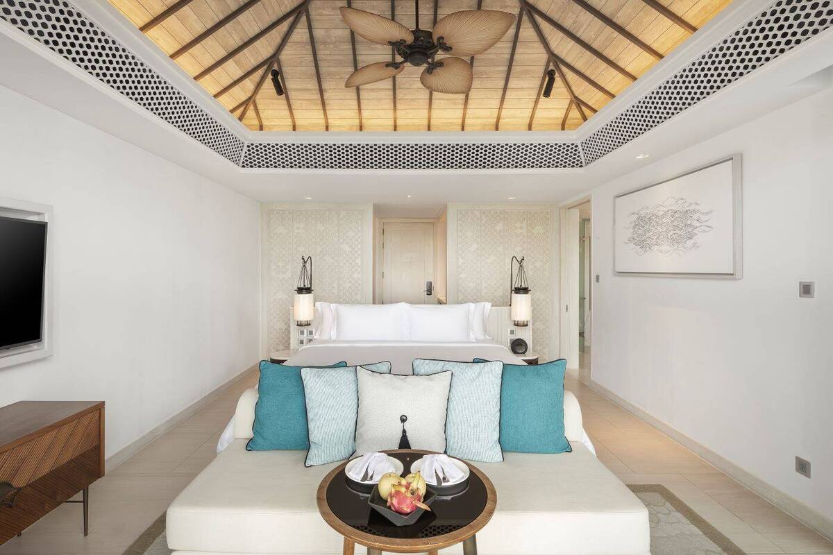 Partial Ocean Pool Suite King