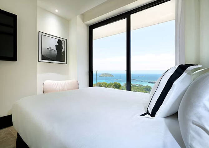DELUXE KING SEA VIEW