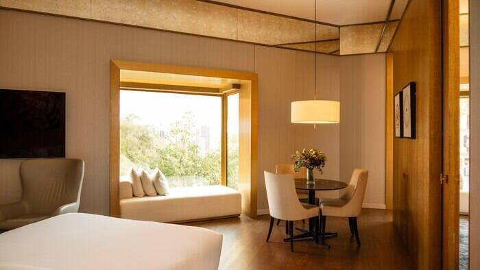 ALMANAC FAMILY SUITE