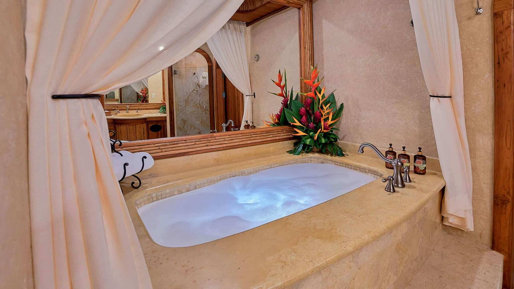 HONEYMOON VISTA GUEST ROOM
