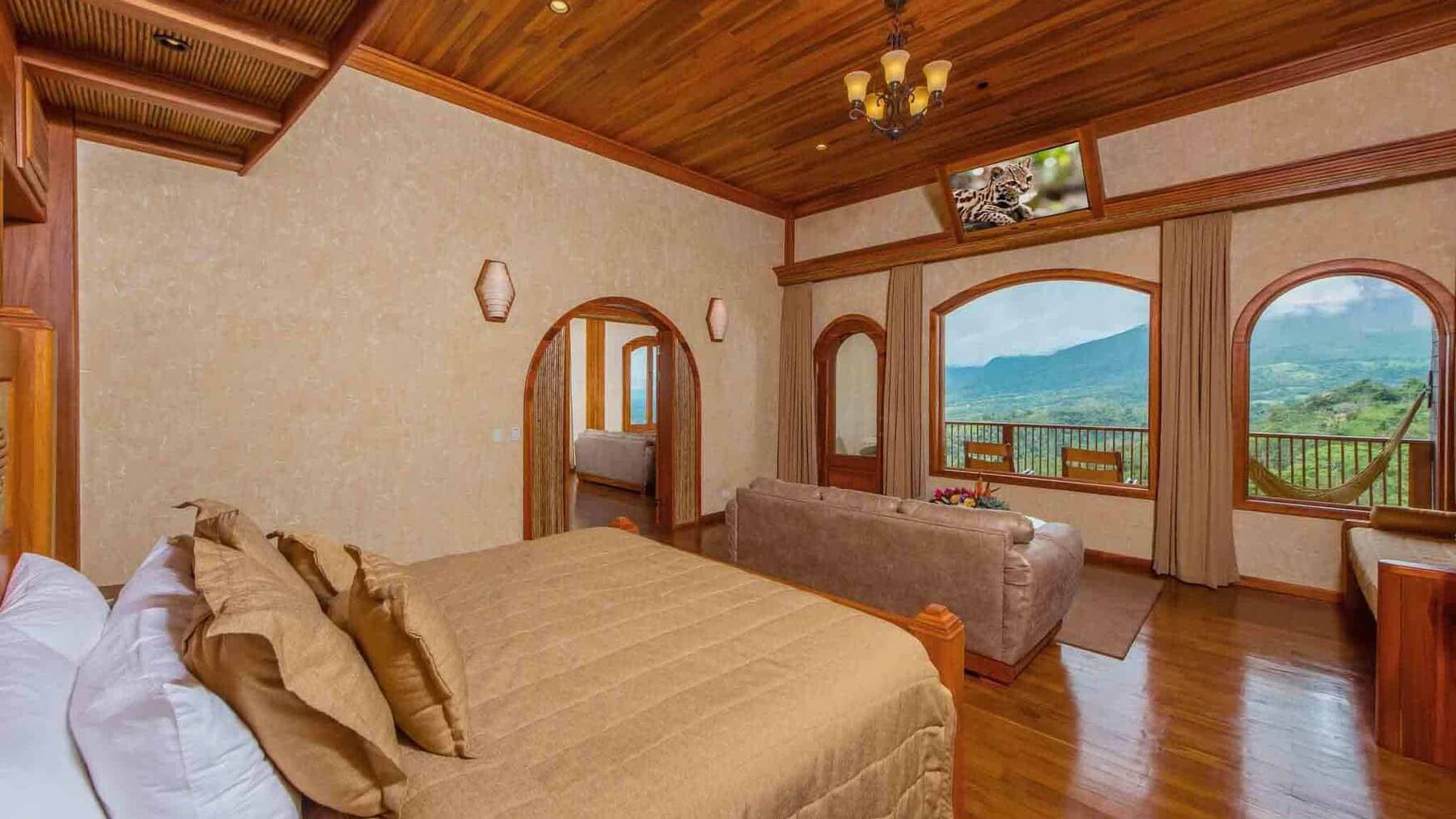 PENTHOUSE TWO BEDROOM ARACARI SUITE