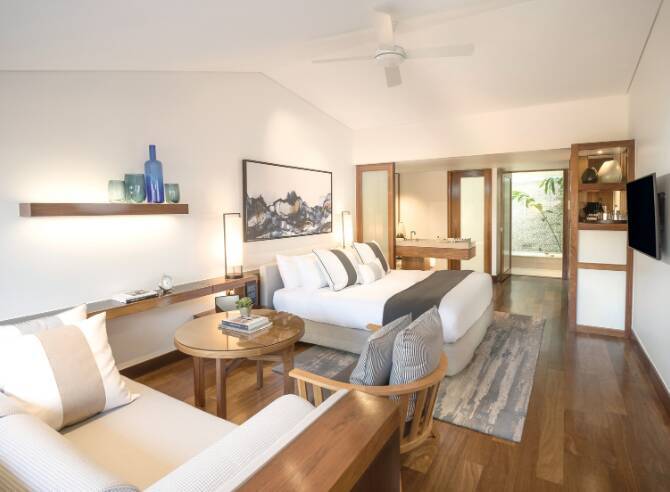 KING CLASSIC RETREAT COURTYARD VIEW ROOM
