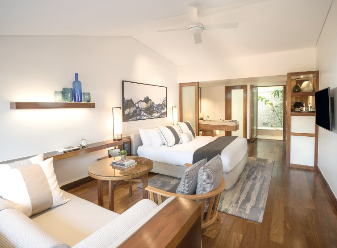 KING CLASSIC RETREAT COURTYARD VIEW ROOM