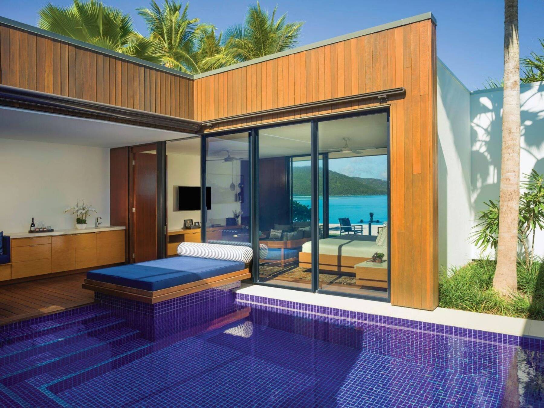 KING BEACHFRONT POOL VILLA