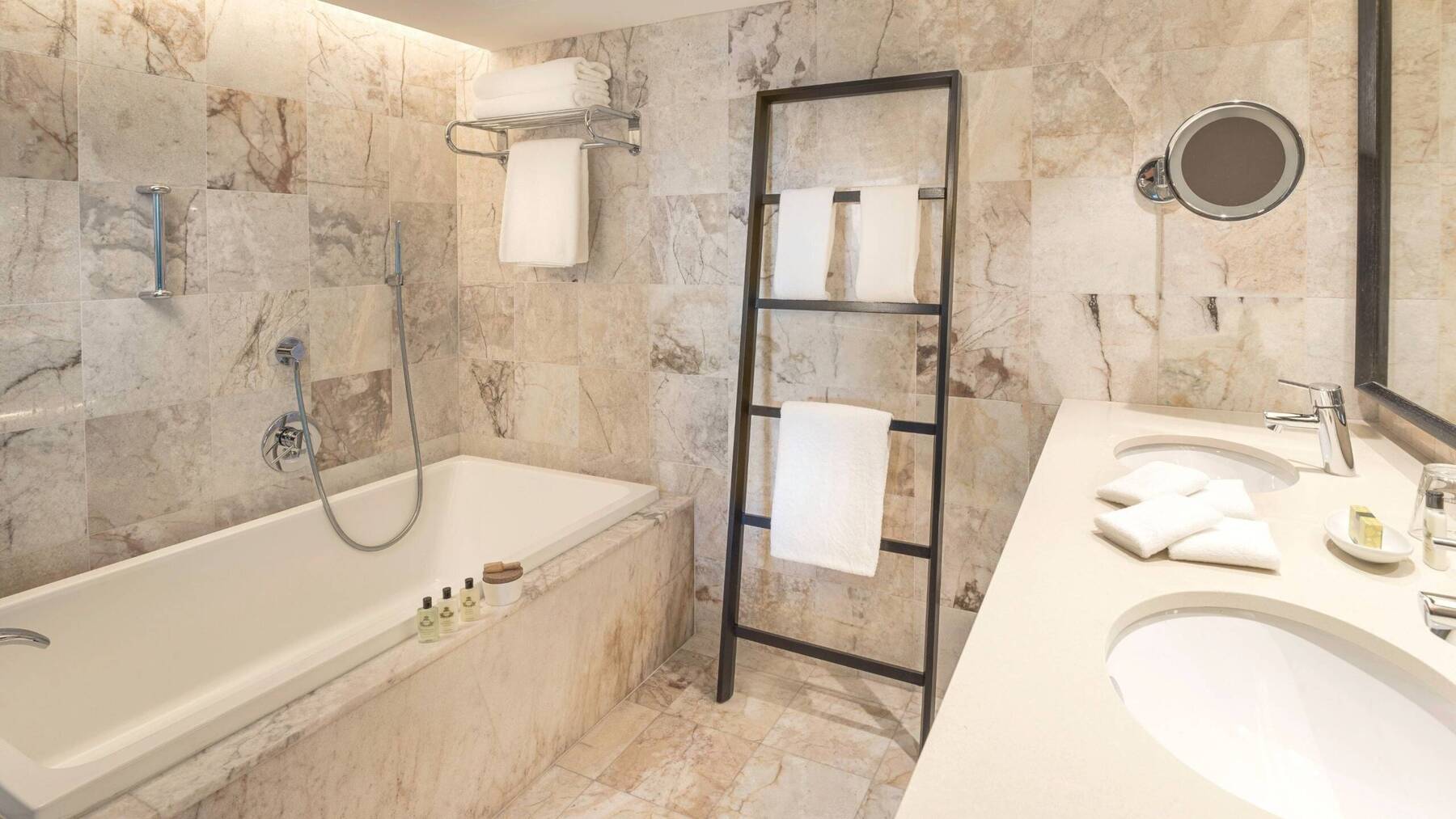FAMILY LAGOON SUITE