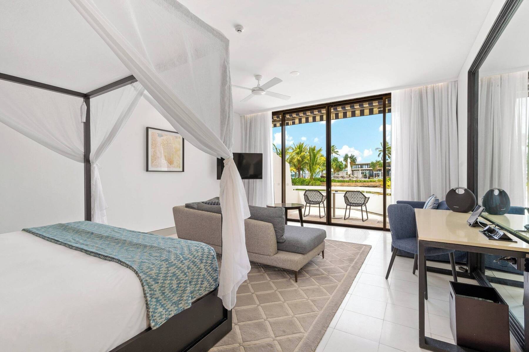 KING PREMIUM LAGOON VIEW ROOM