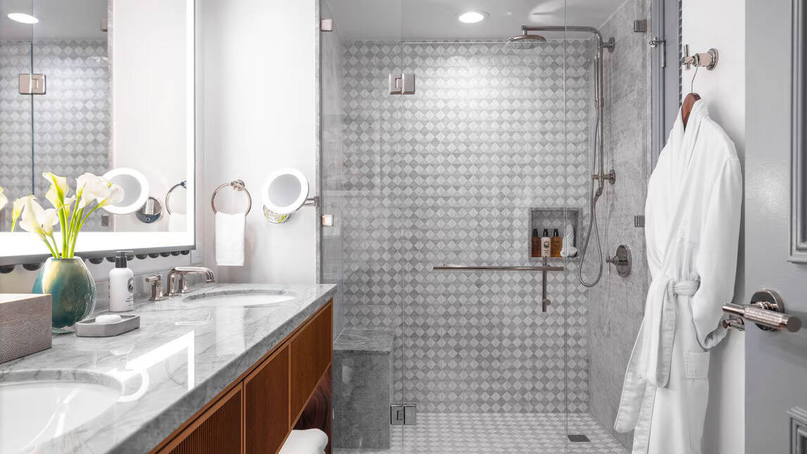 COASTLINE VIEW TWO QUEEN BEDS