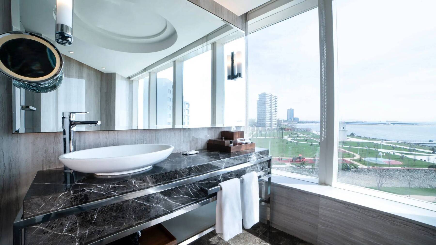 King Bed Deluxe Sea View