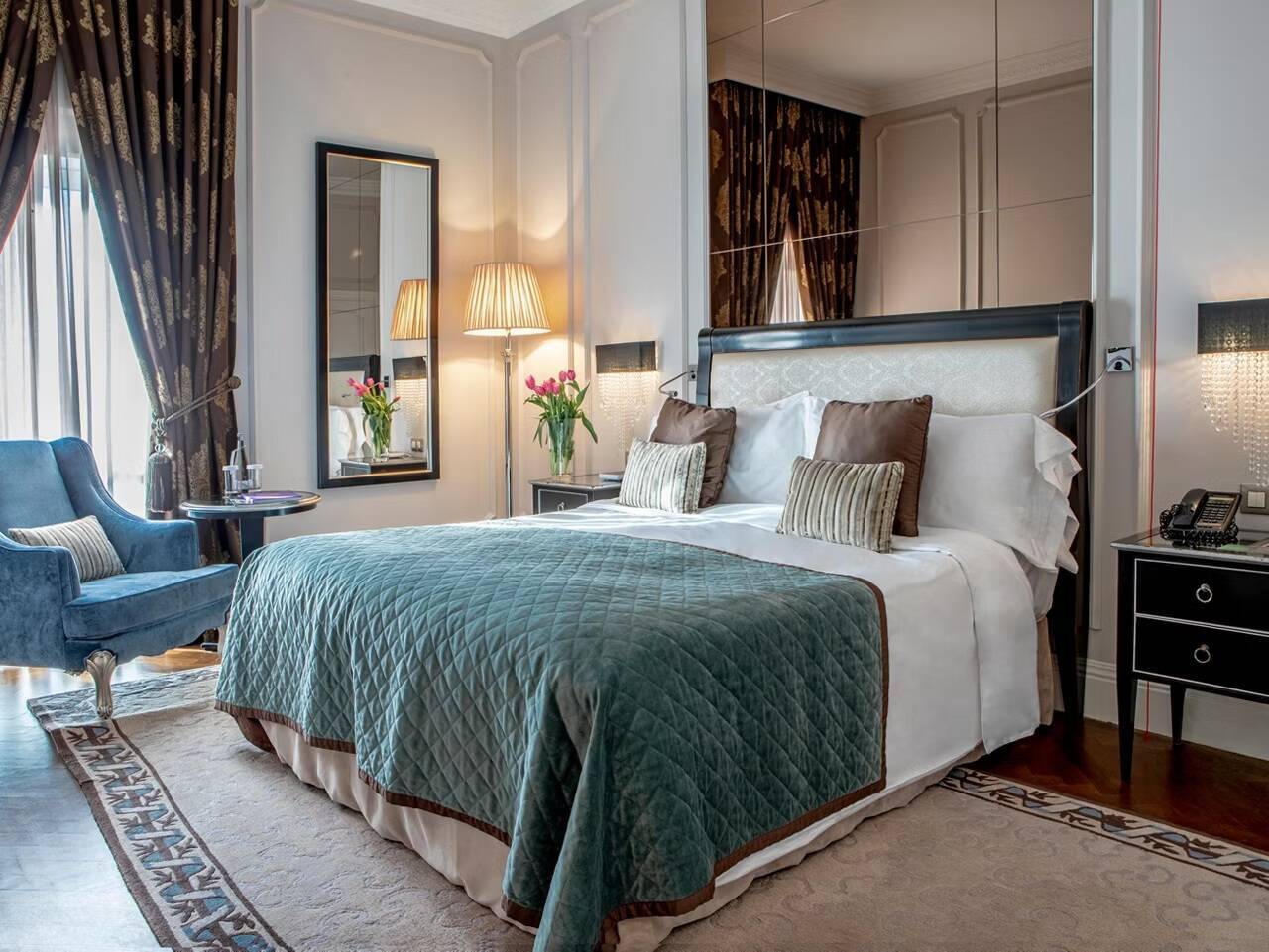 One King Classic Accessible