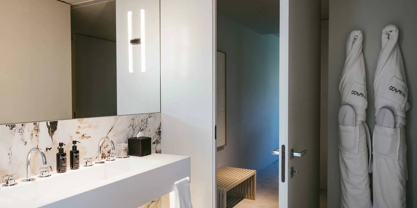 House Collection Retreat Premium One Room