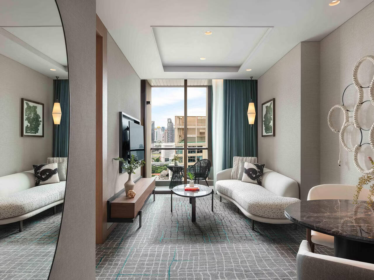 ONE KING ESSENTIAL STUDIO