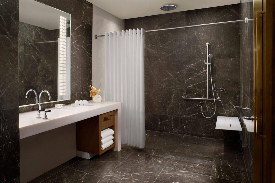 ACCESSIBLE KING CITY VIEW ROOM