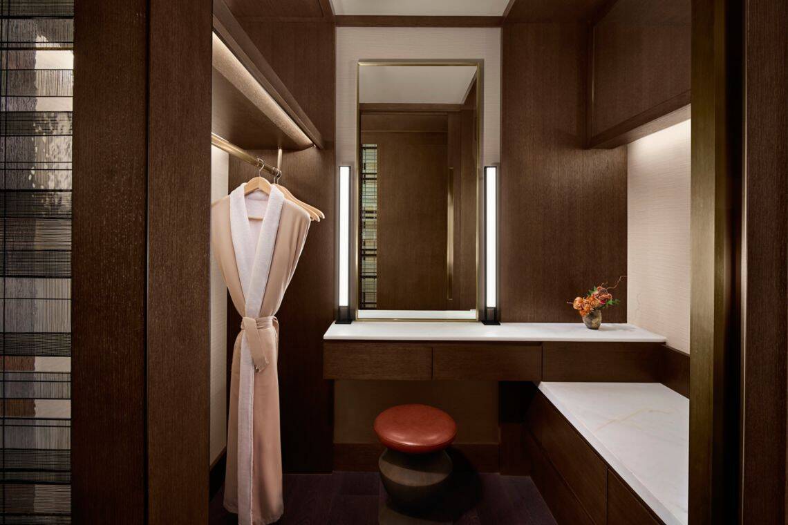 VICTORIA HARBOUR CITY VIEW KING ROOM