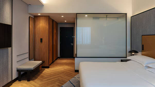 DELUXE KING ROOM CITY VIEW