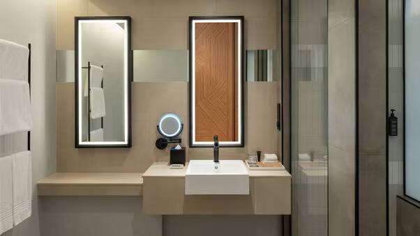 DELUXE KING ROOM CITY VIEW