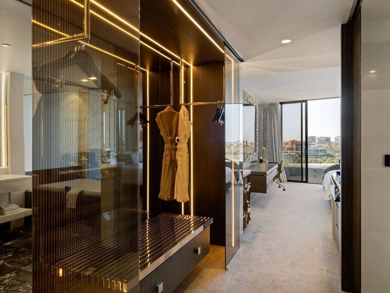 RIVER CITY VIEW KING SUITE