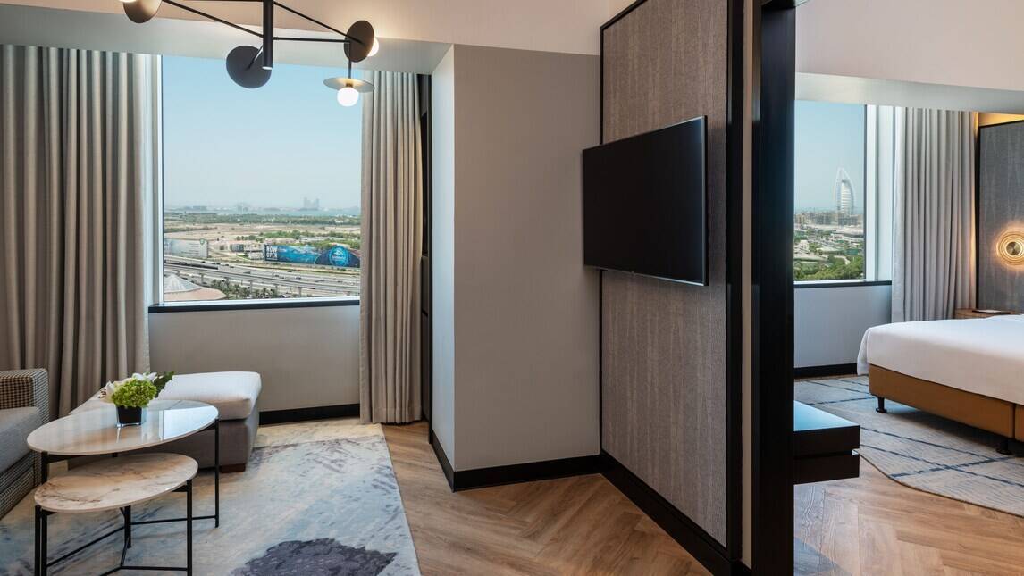 DELUXE SUITE CLUB LOUNGE ACCESS CITY VIEW