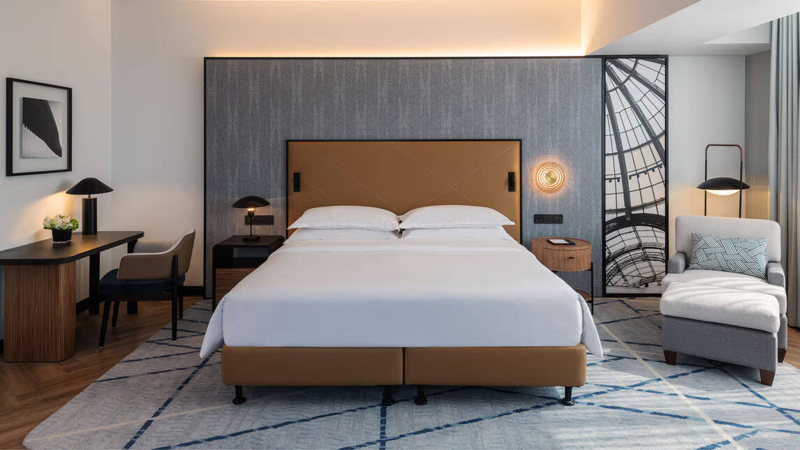 AMIRI SUITE CLUB LOUNGE ACCESS SLYLINE VIEW