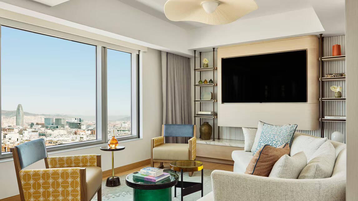  SKYLINE ONE BEDROOM SUITE KING CITY VIEW CORNER ROOM