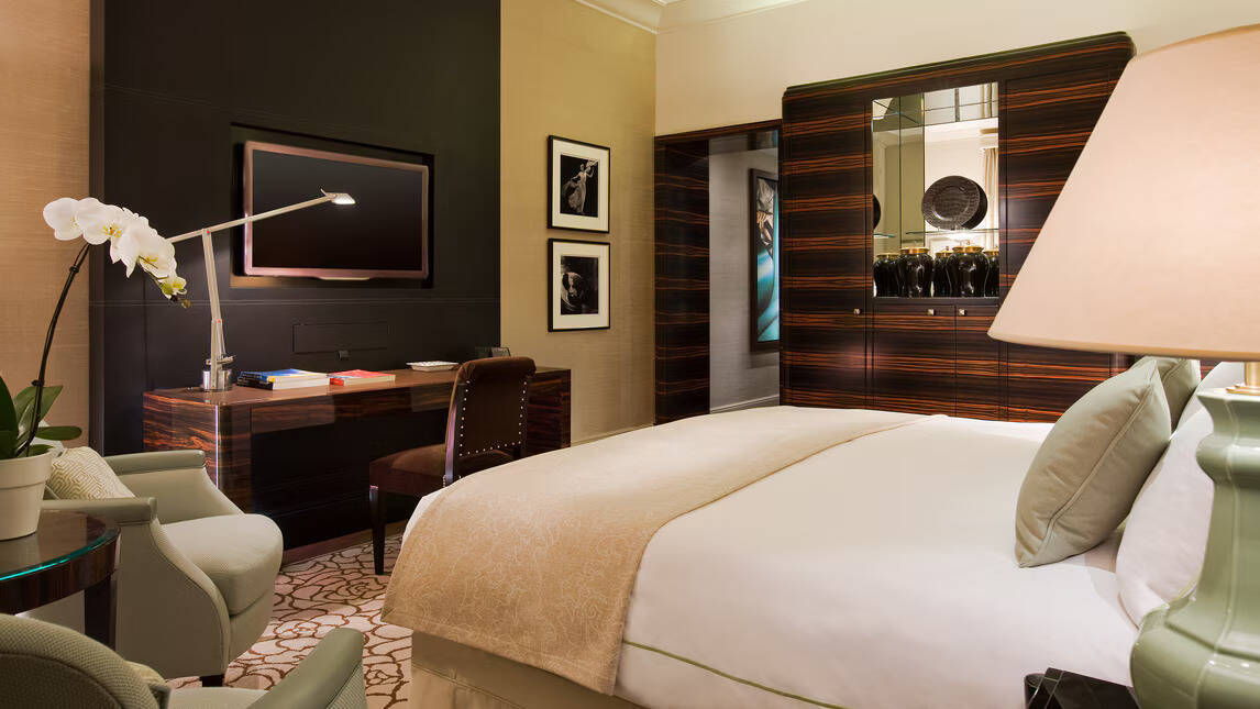 ART DECO KING BALCONY 