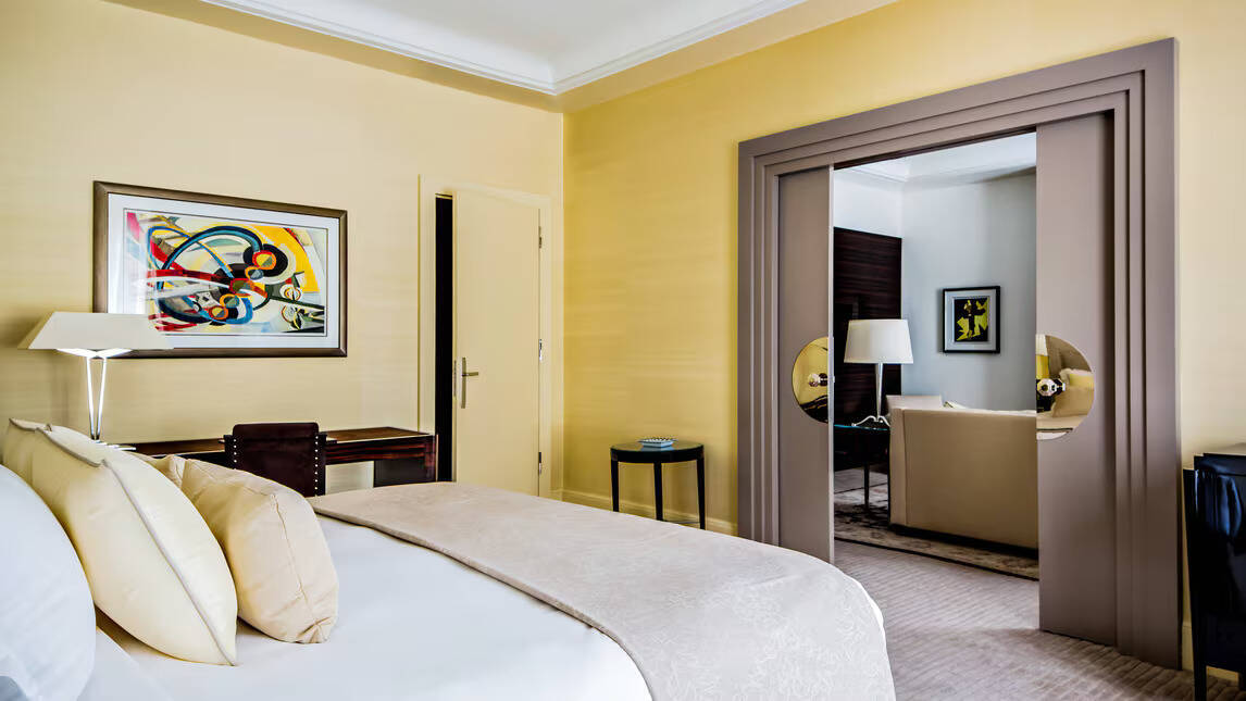 MACASSAR SUITE ONE BEDROOM LARGER SUITE KING SUPER CITY VIEW