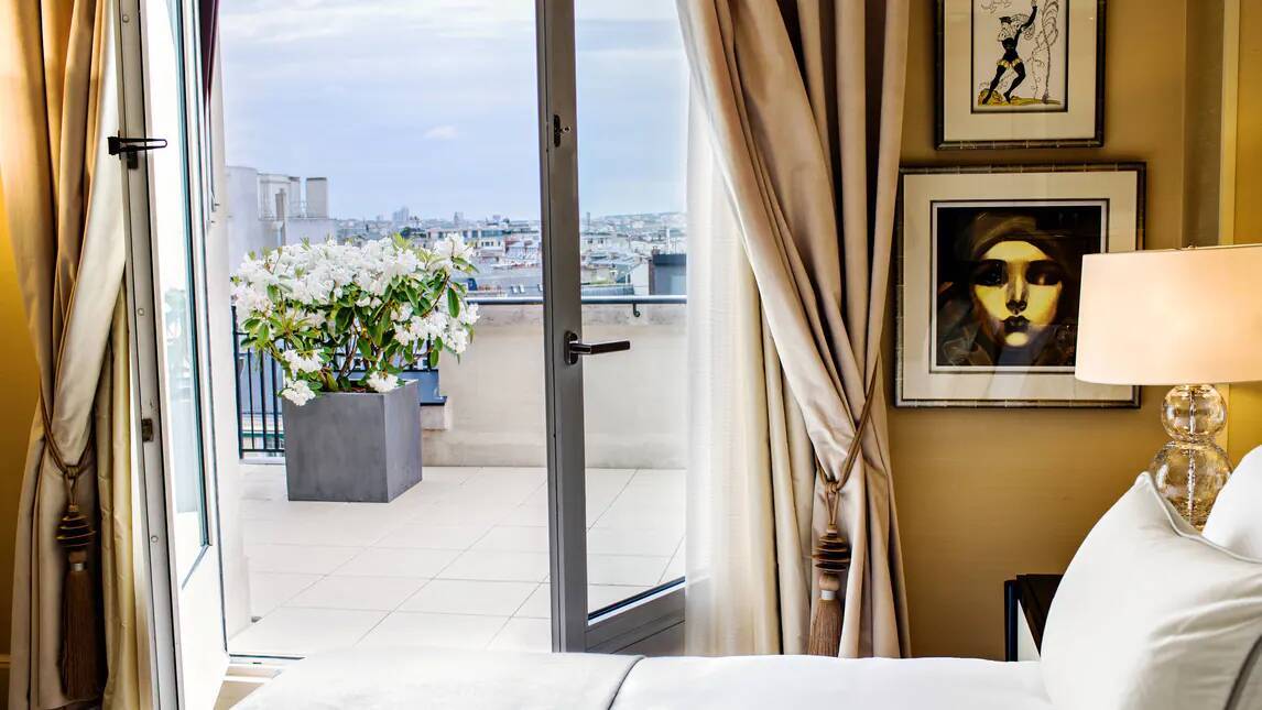 MACASSAR SUITE ONE BEDROOM LARGER SUITE KING SUPER TERRACE