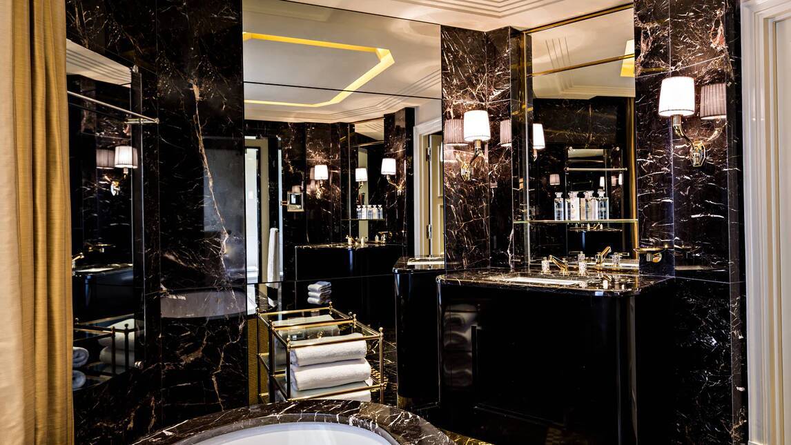 SUITE OR ONE BEDROOM SIGNATURE SUITE KING SUPER TERRACE