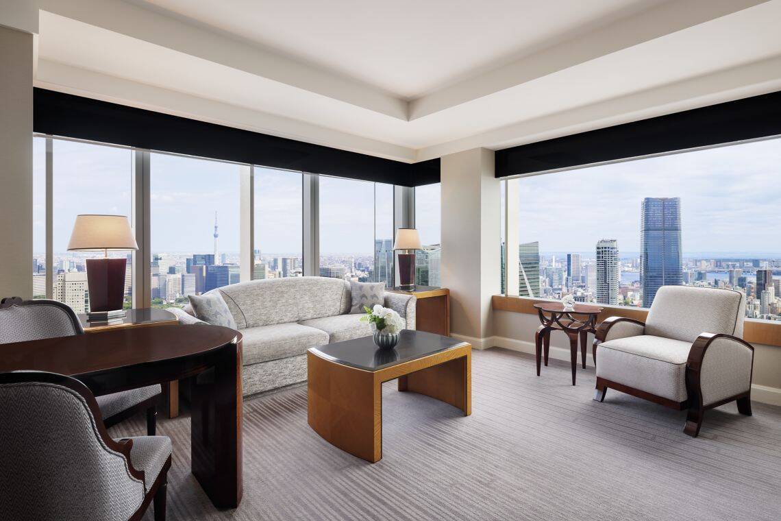 Premier Executive Suite Club lounge access