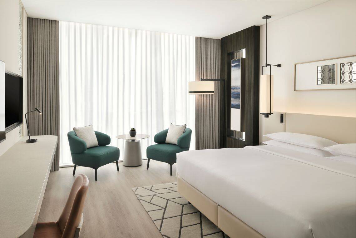 DELUXE KING ROOM