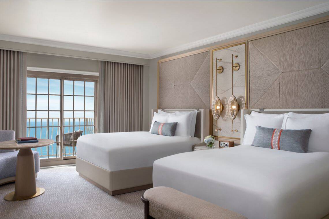 Large Ocean Front Two Queens Balcony