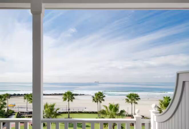 VICTORIAN OCEANFRONT BALCONY - TWO QUEENS