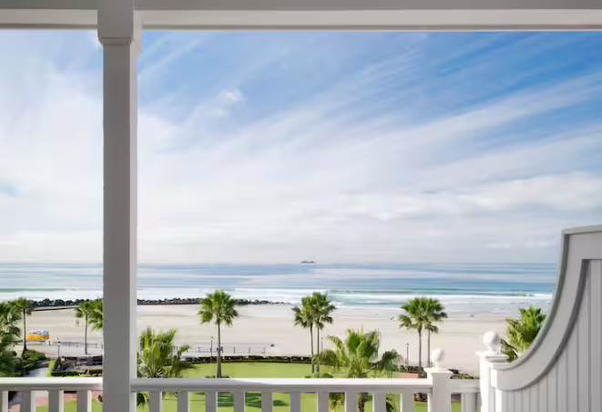 VICTORIAN OCEANFRONT BALCONY - TWO QUEENS