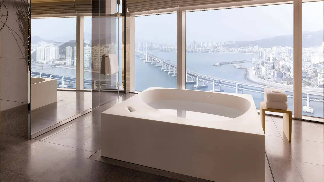  Diamond Bridge Suite