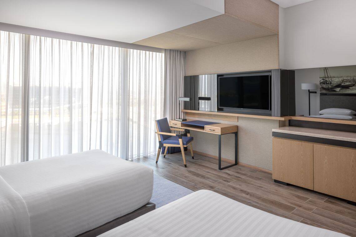 Deluxe Twin City View