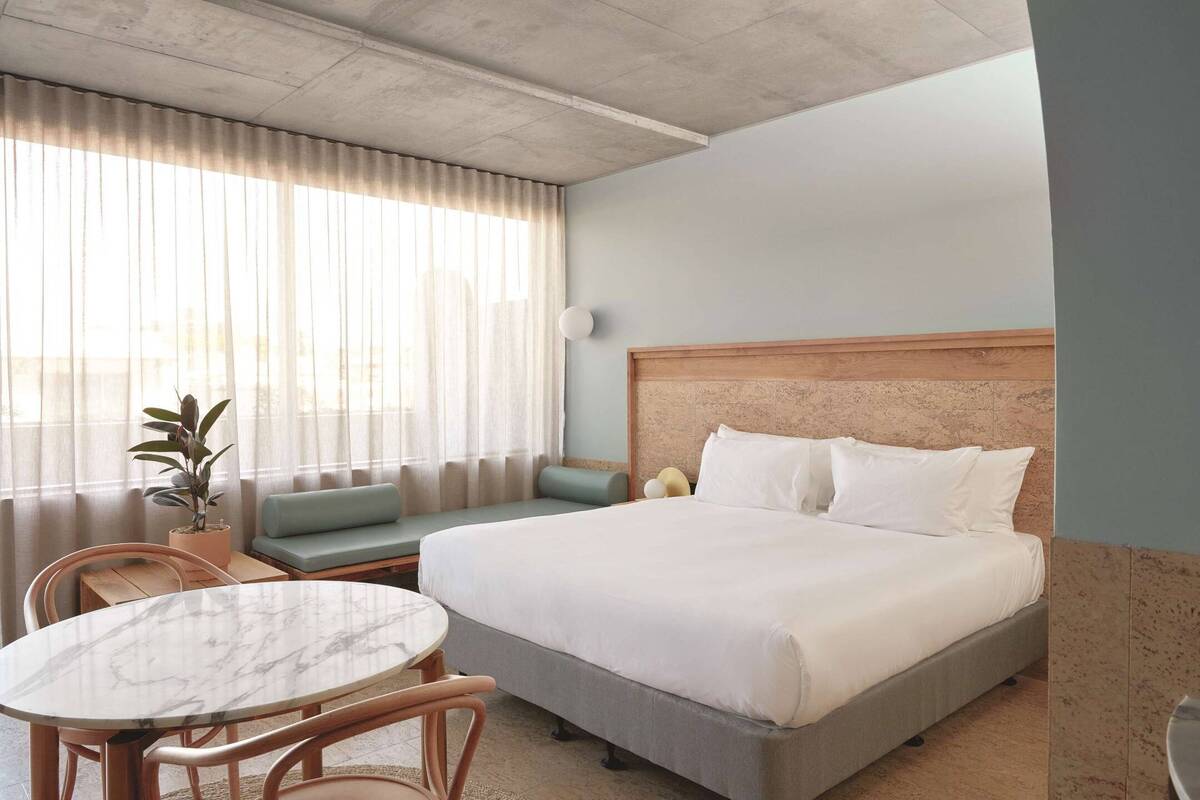 URBAN TERRACE ROOM