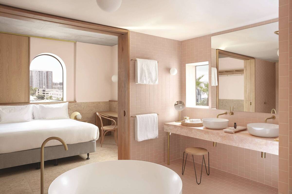DELUXE SUITE