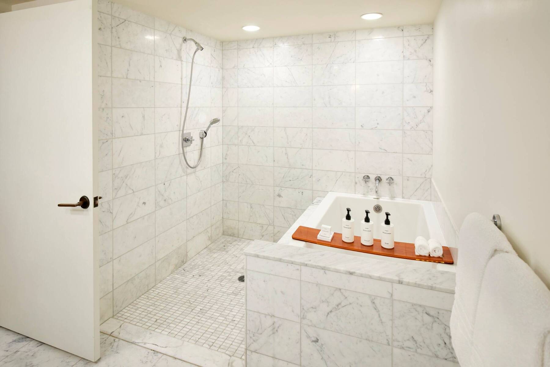 LXR Premium One Bedroom Suite Ocean View with Den