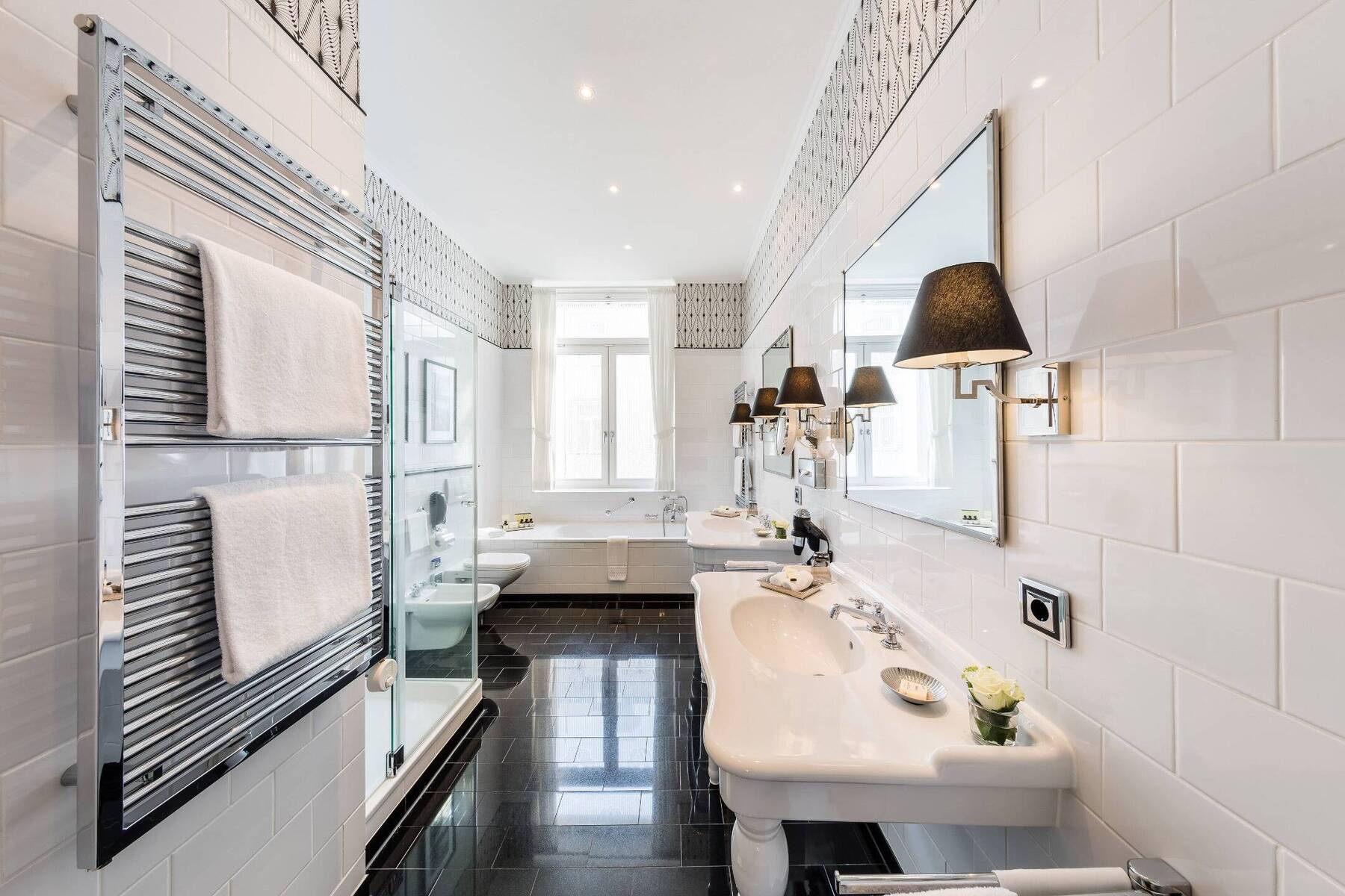 Admiral One Bedroom Lake View Suite