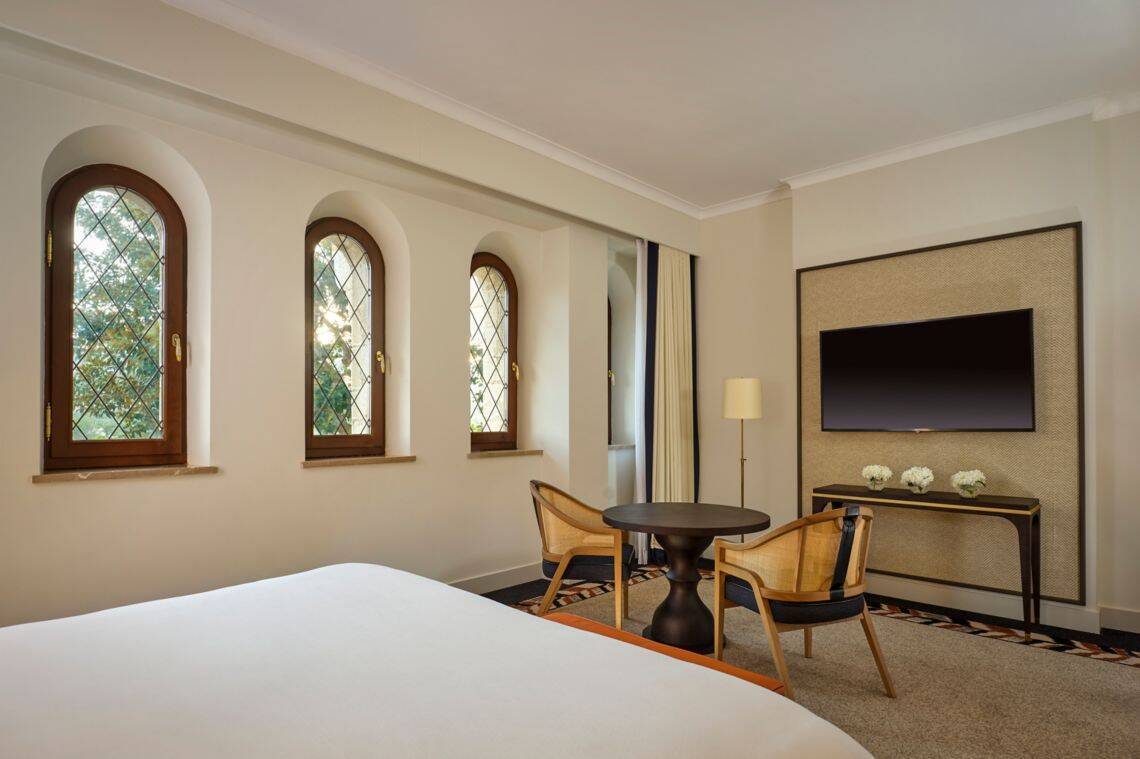 Classic Queen Garden View