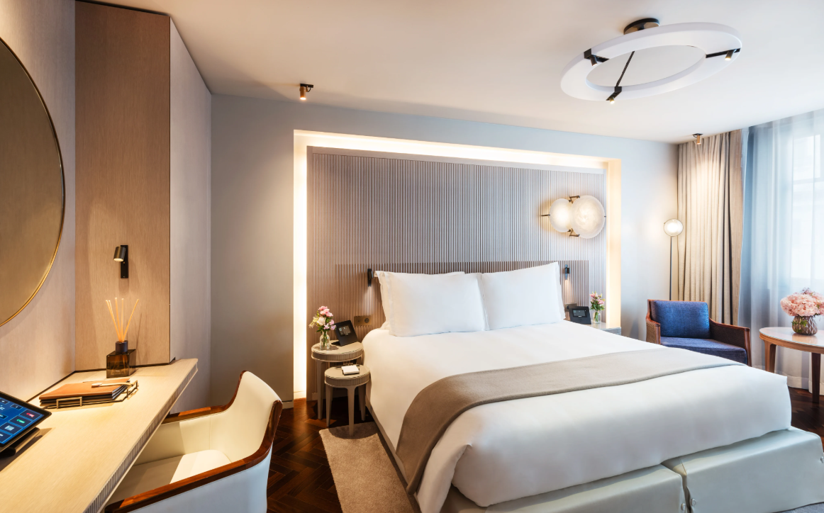 SUPERIOR ROOM